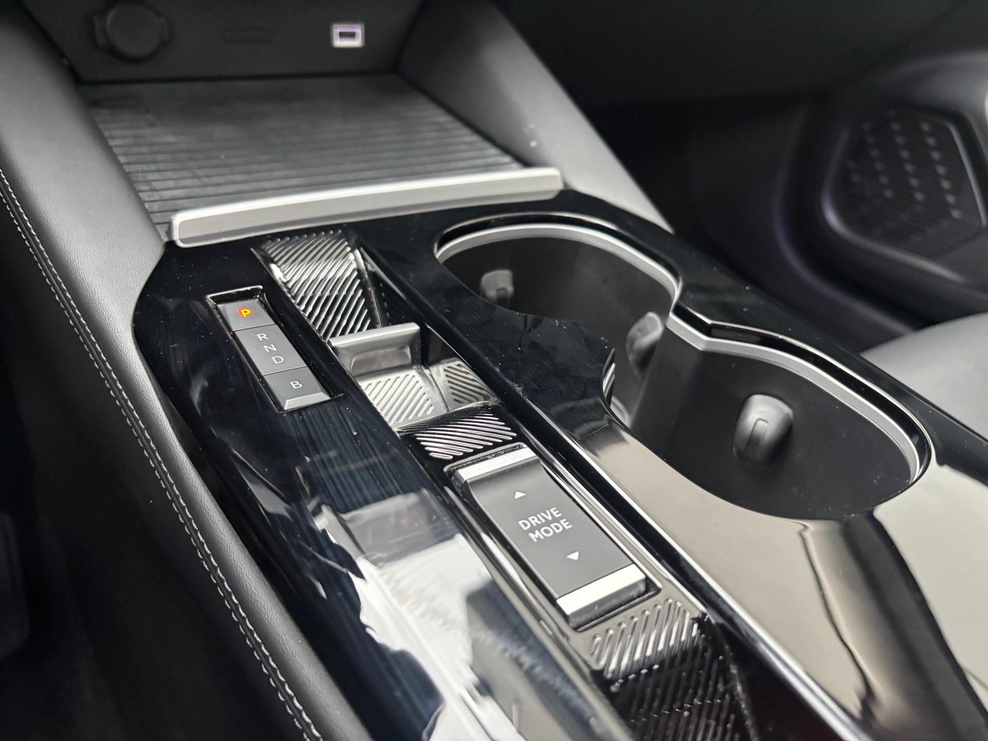 CITROEN C5 X 1.6 Plug-in Hybrid Shine-image-11