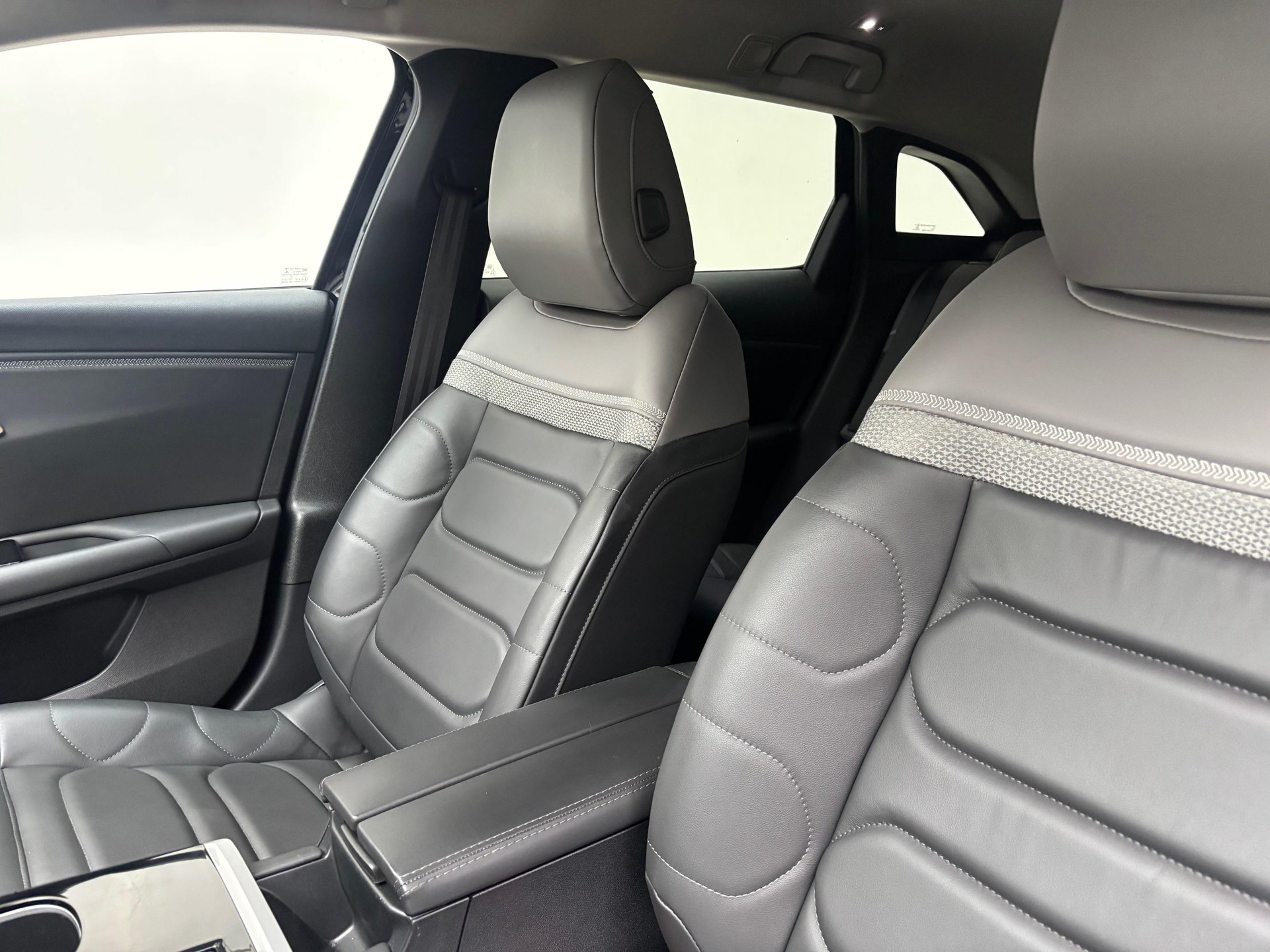 CITROEN C5 X 1.6 Plug-in Hybrid Shine-image-8