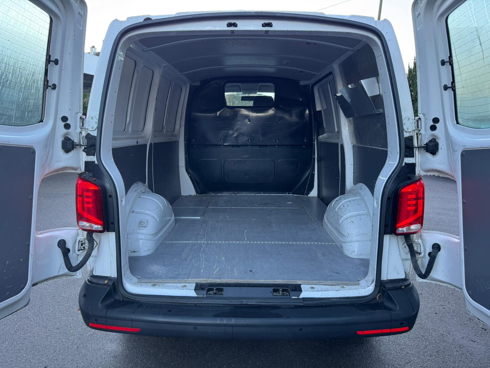 VW T6.1 2.0 TDI-image-9