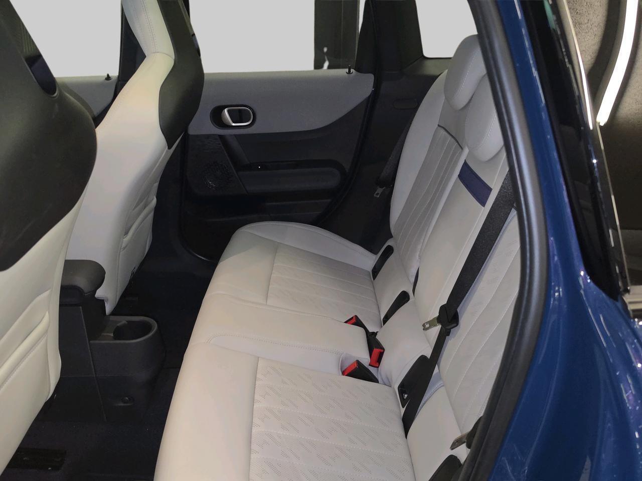 MINI Cooper C (5 door)-image-14