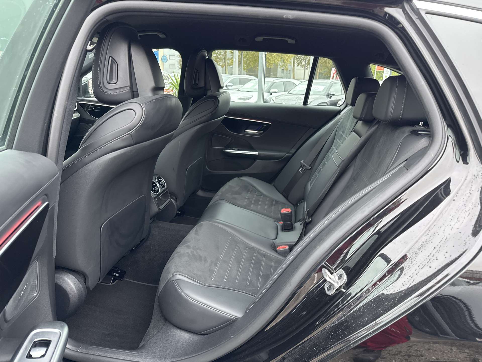MERCEDES-BENZ C 300 T AMG-Line 259PS Automat-image-6
