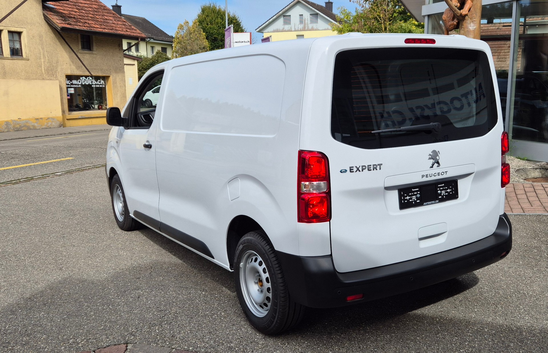 PEUGEOT e-Expert 50 KWh Standard Helvetia (437)-image-1