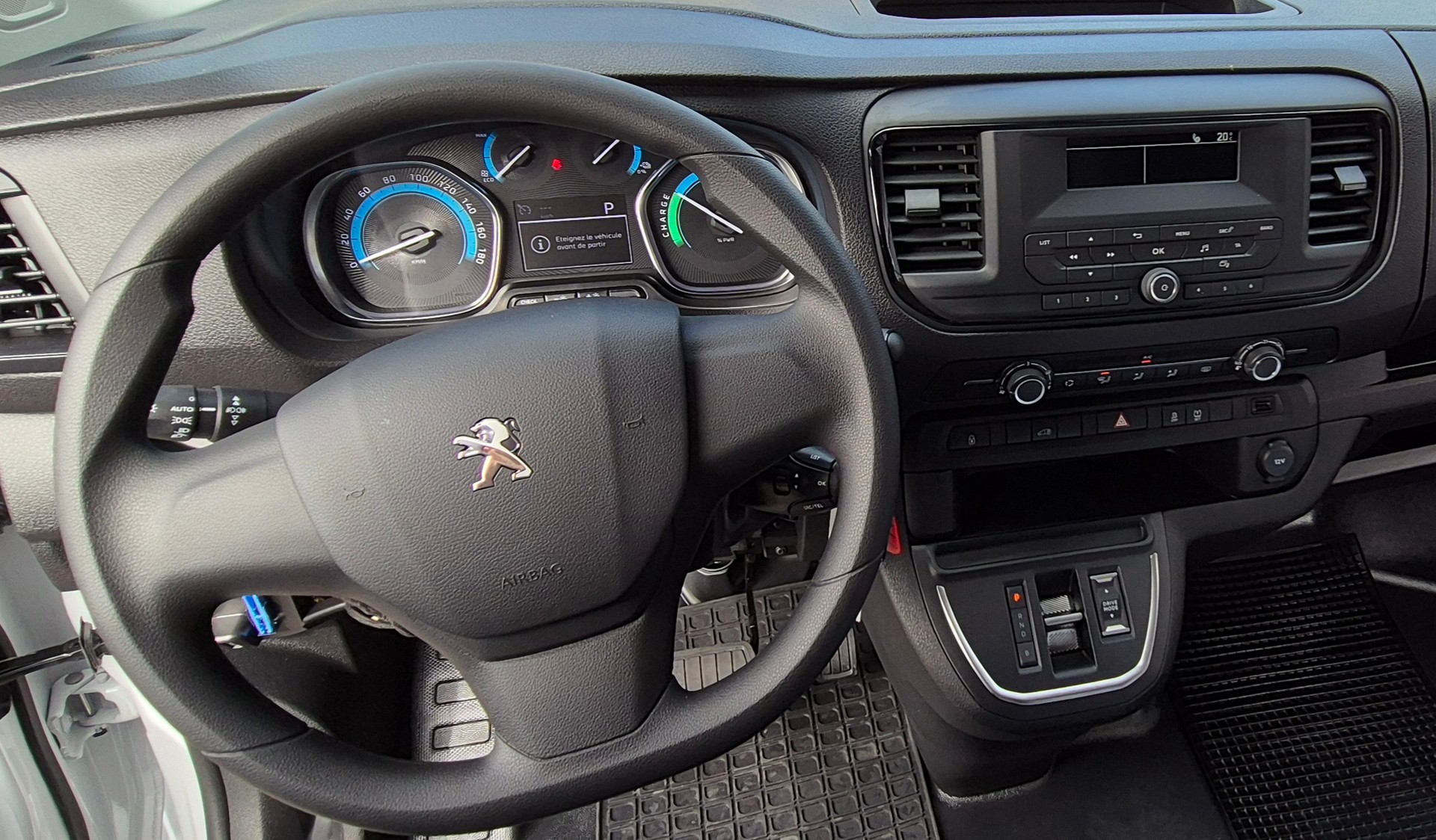 PEUGEOT e-Expert 50 KWh Standard Helvetia (437)-image-5