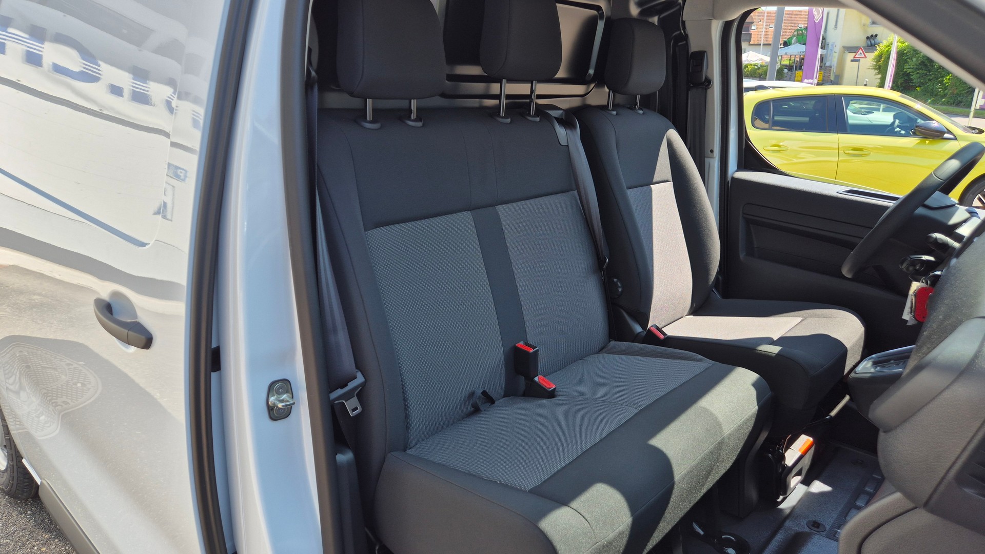PEUGEOT e-Expert 50 KWh Standard Helvetia (437)-image-7