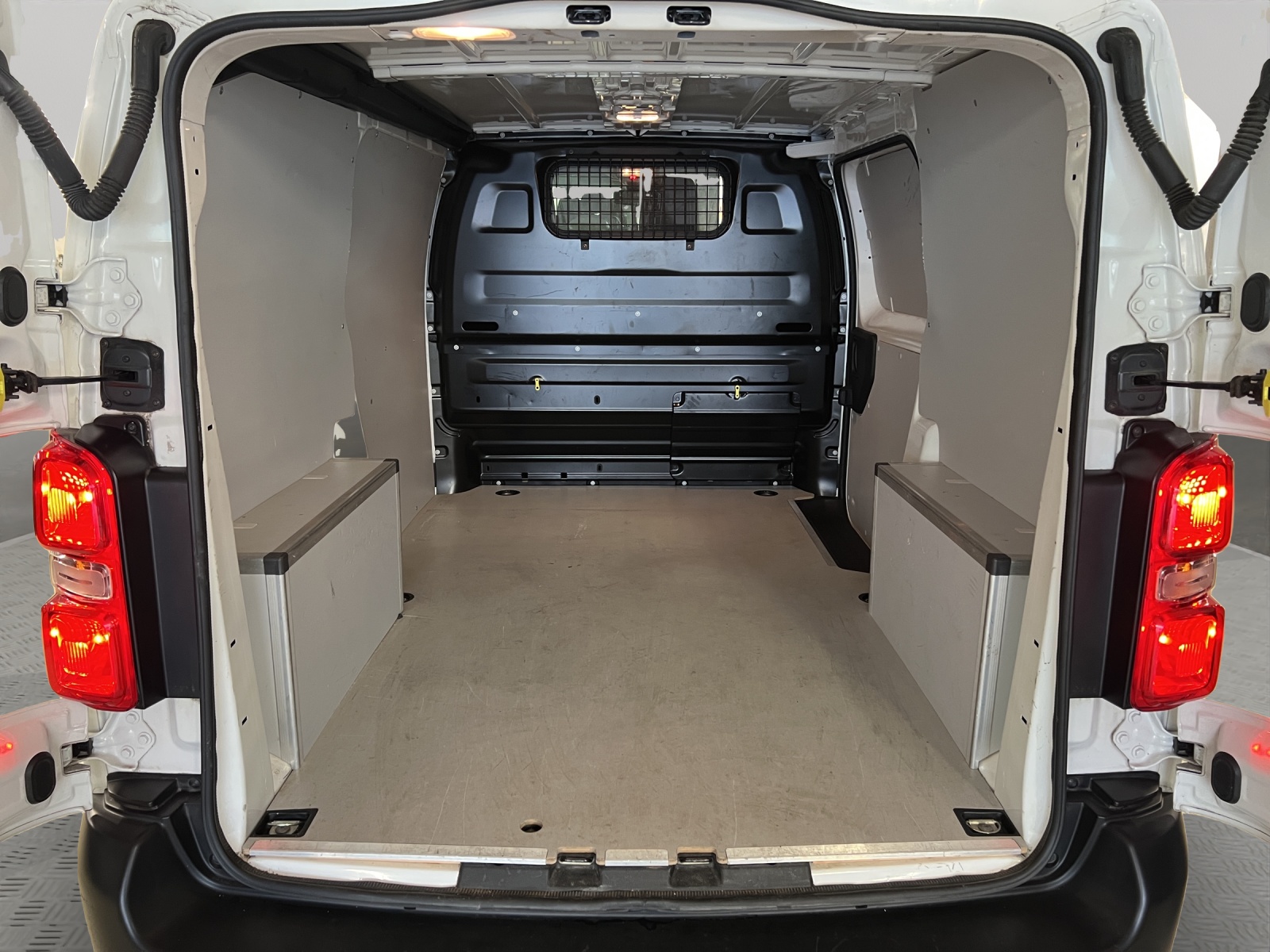 OPEL Vivaro Cargo 2.7 t M 2.0 D 177 Enjoy-image-11