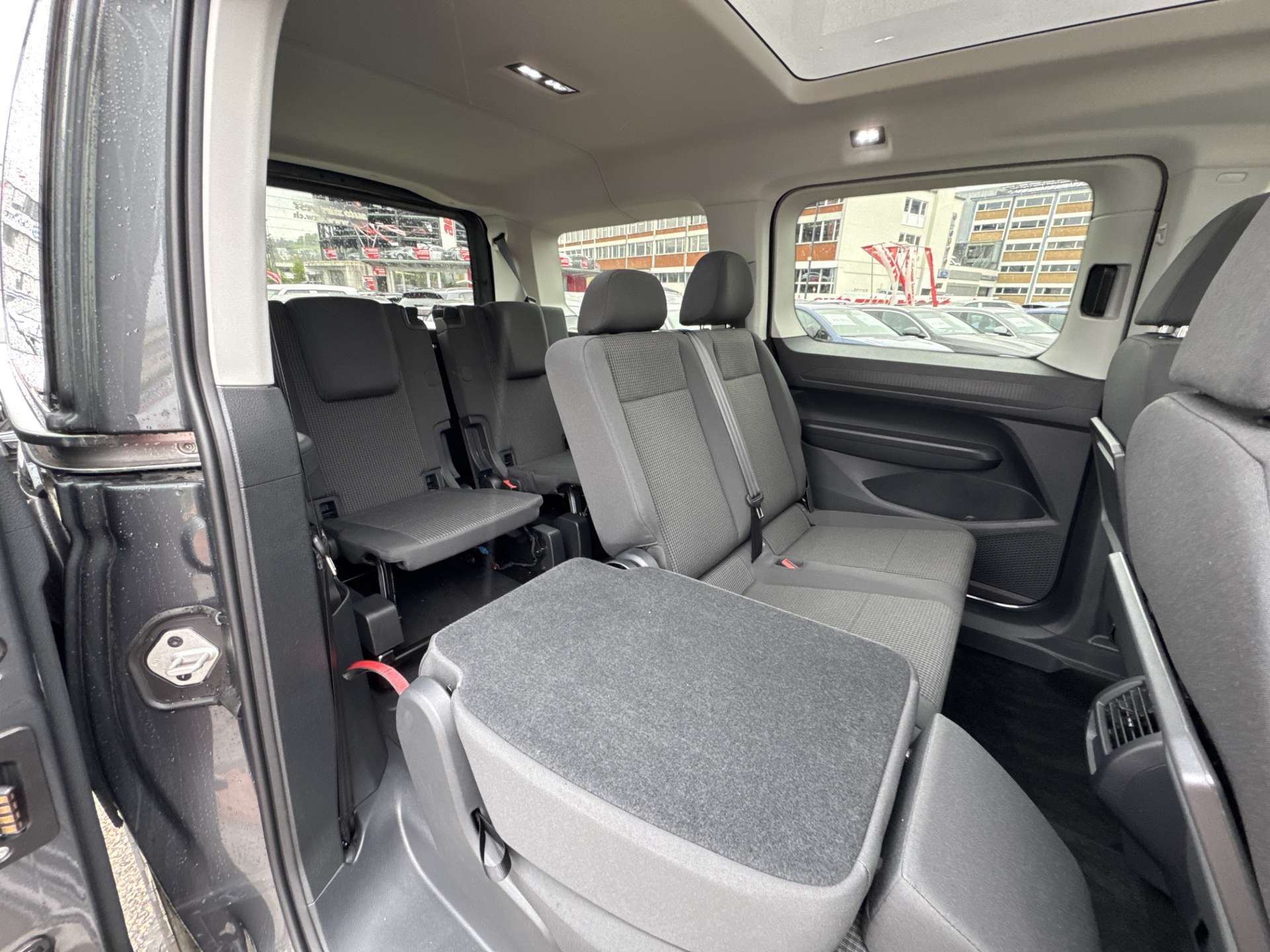 VW Caddy Maxi 2.0 TDi 4Motion 7-Plätzer-image-5