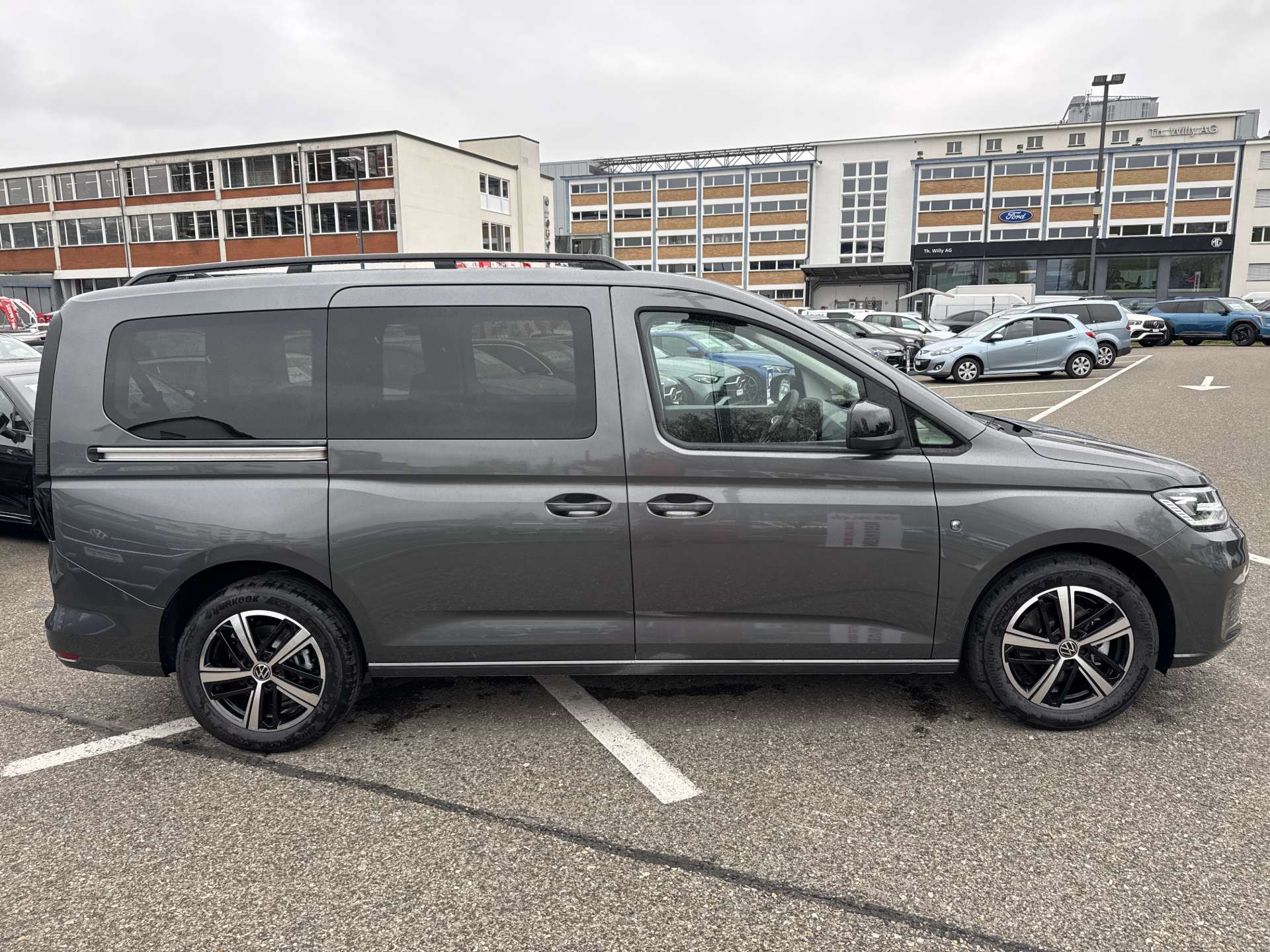 VW Caddy Maxi 2.0 TDi 4Motion 7-Plätzer-image-9