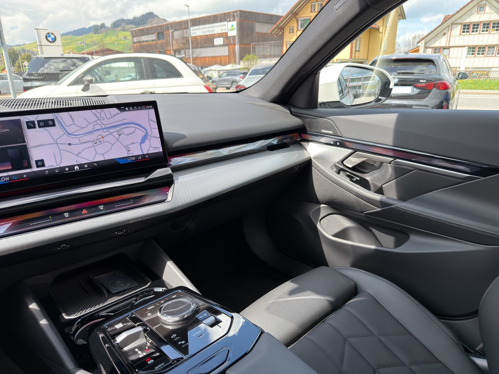 BMW 520d xDrive 48V Touring M Sport-image-16