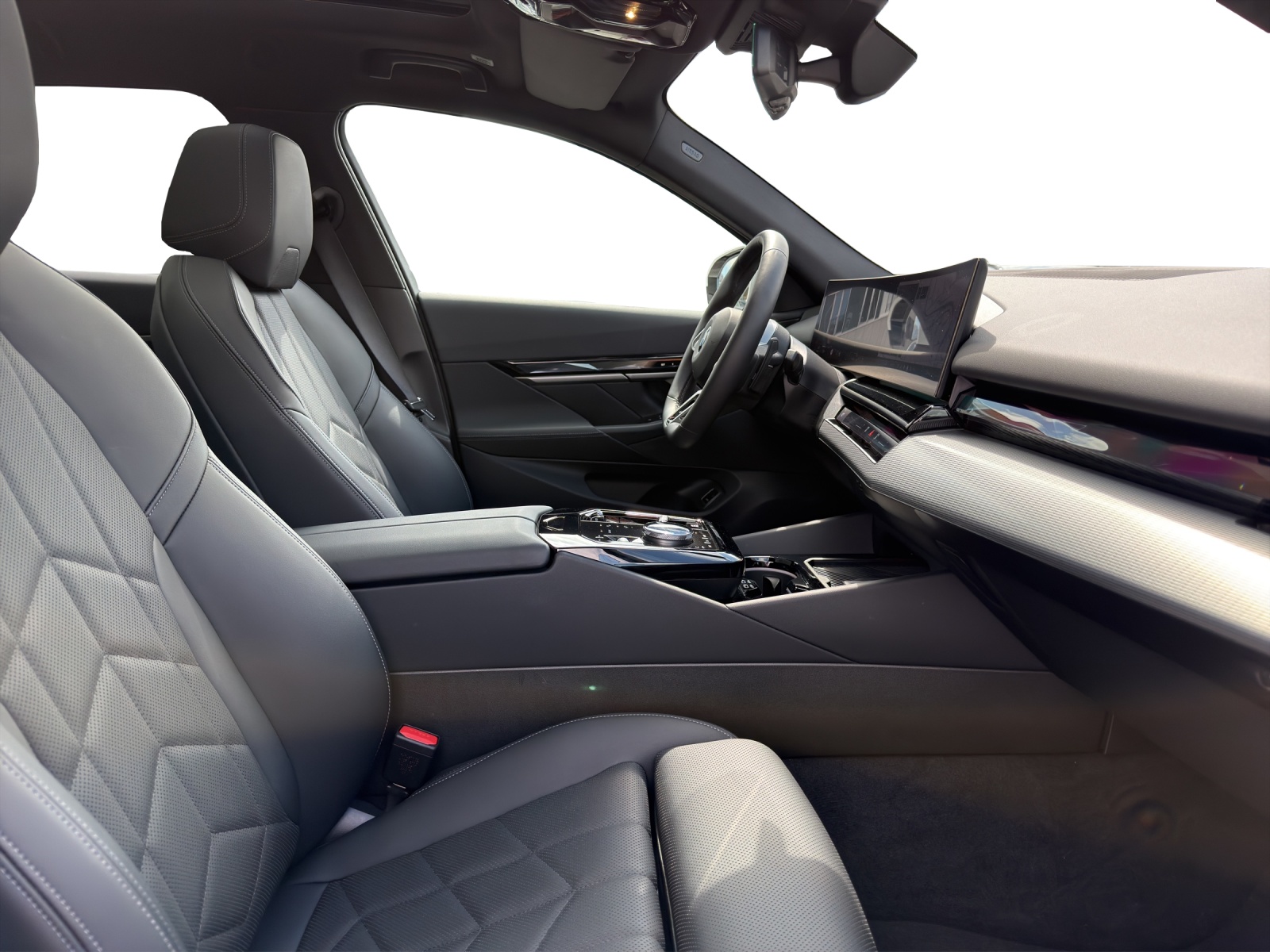 BMW 520d xDrive 48V Touring M Sport-image-17