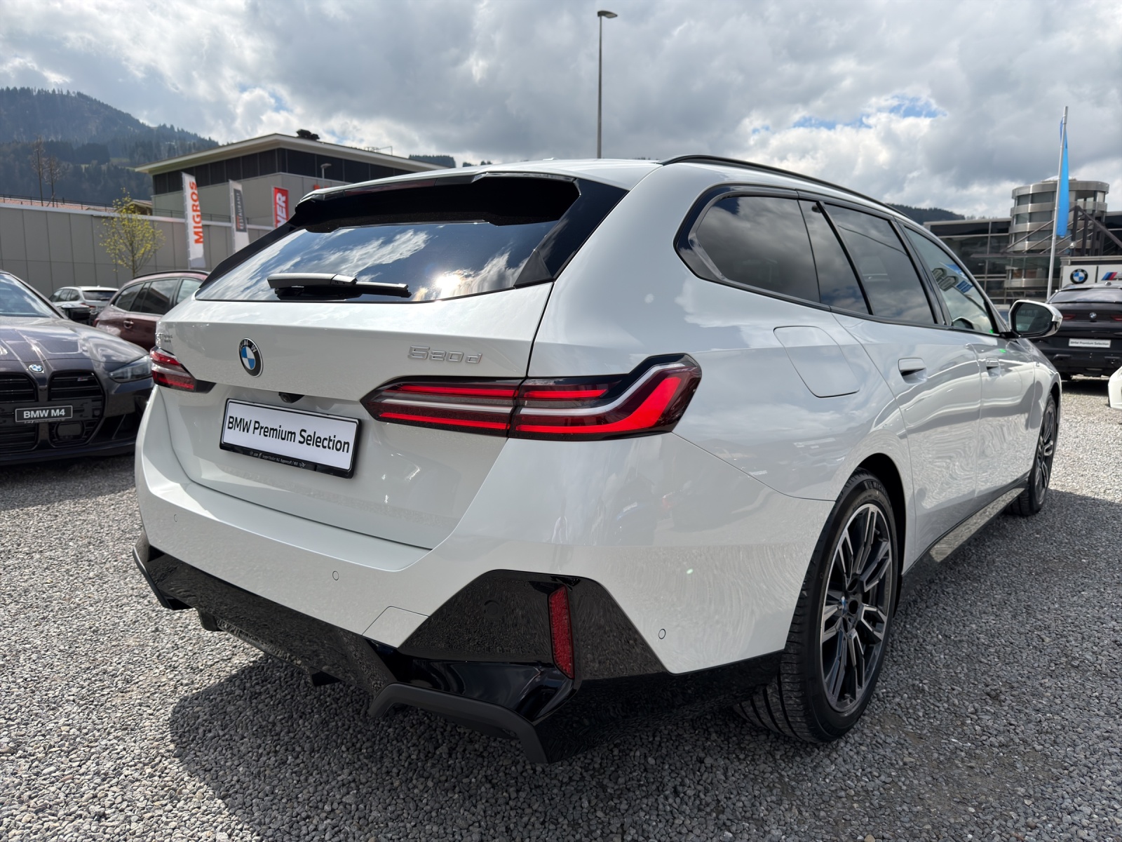 BMW 520d xDrive 48V Touring M Sport-image-24