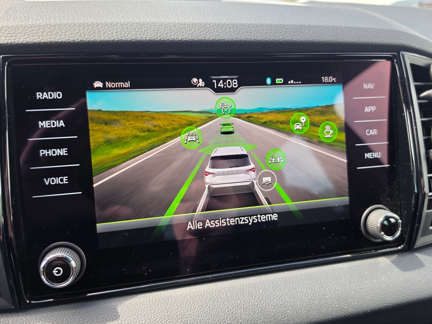 SKODA Karoq 2.0 TSI SportLine 4x4 DSG-image-11