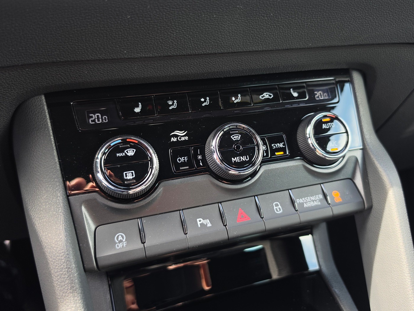 SKODA Karoq 2.0 TSI SportLine 4x4 DSG-image-12