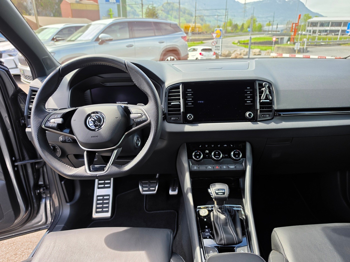 SKODA Karoq 2.0 TSI SportLine 4x4 DSG-image-8