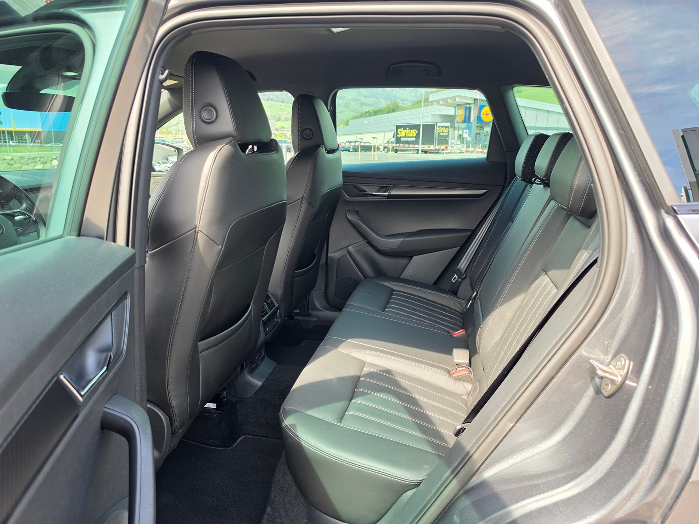 SKODA Karoq 2.0 TSI SportLine 4x4 DSG-image-7