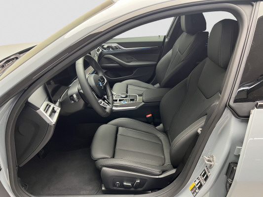 BMW i4 xDrive 40 M Sport-image-8