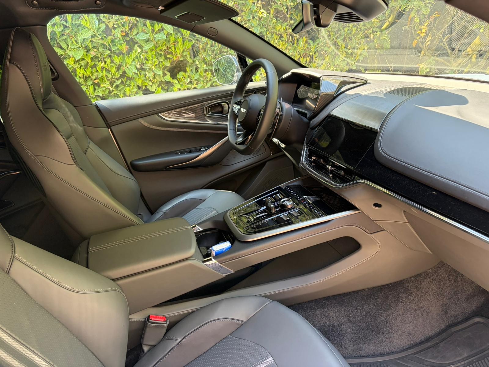 ASTON MARTIN DBX 707 4.0 V8 B-Turbo-image-7