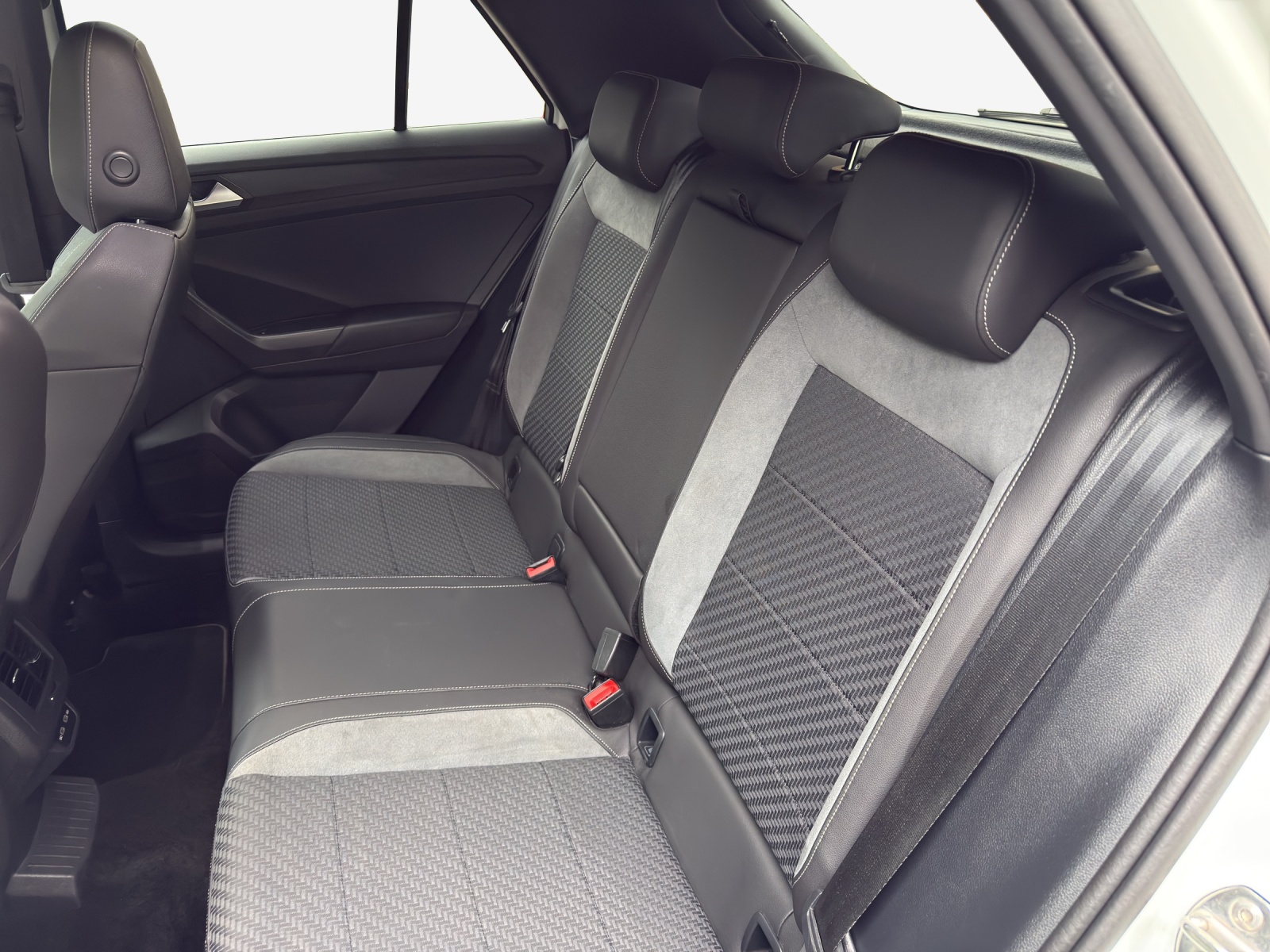 VW T-Roc 2.0 TSI R DSG 4Motion-image-11