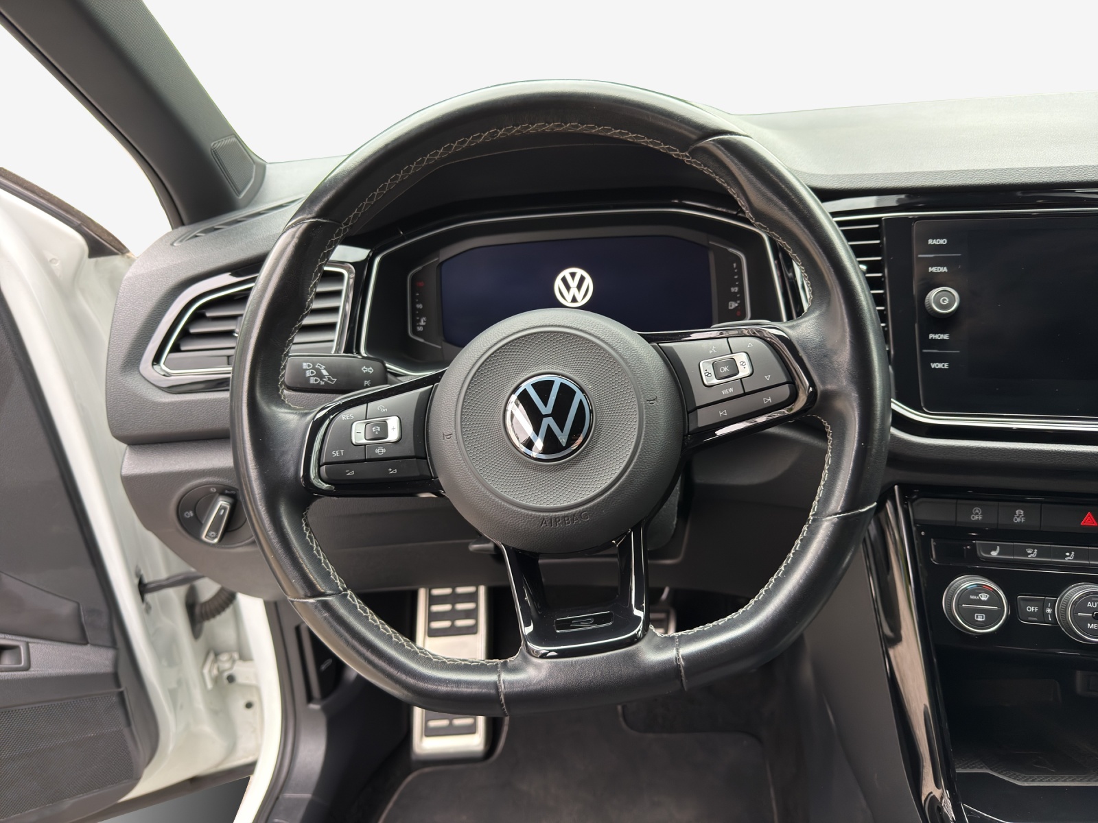 VW T-Roc 2.0 TSI R DSG 4Motion-image-9