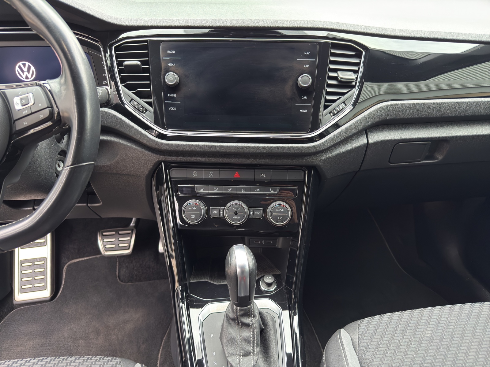 VW T-Roc 2.0 TSI R DSG 4Motion-image-10