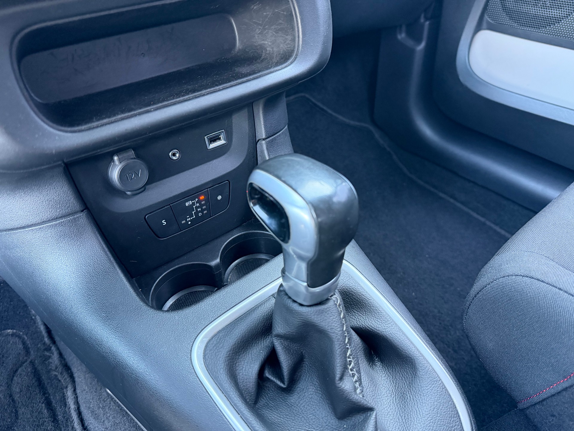 CITROEN C3 1.2i PureTech Feel EAT-image-8
