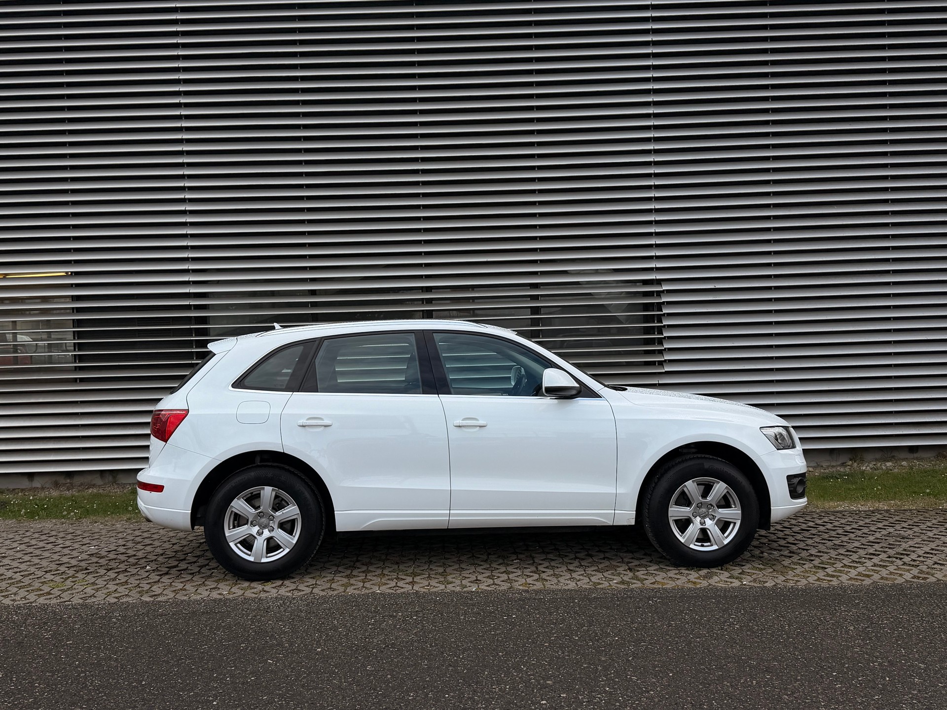 AUDI Q5 3.0 TDI quattro S-tronic-showroom-element-1