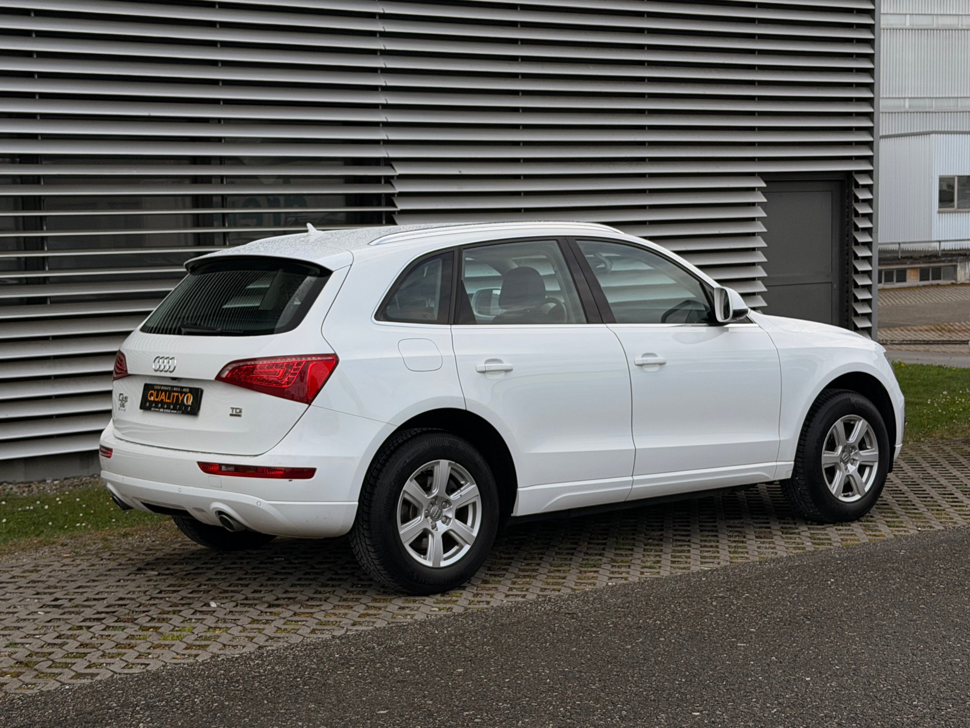 AUDI Q5 3.0 TDI quattro S-tronic-showroom-element-2