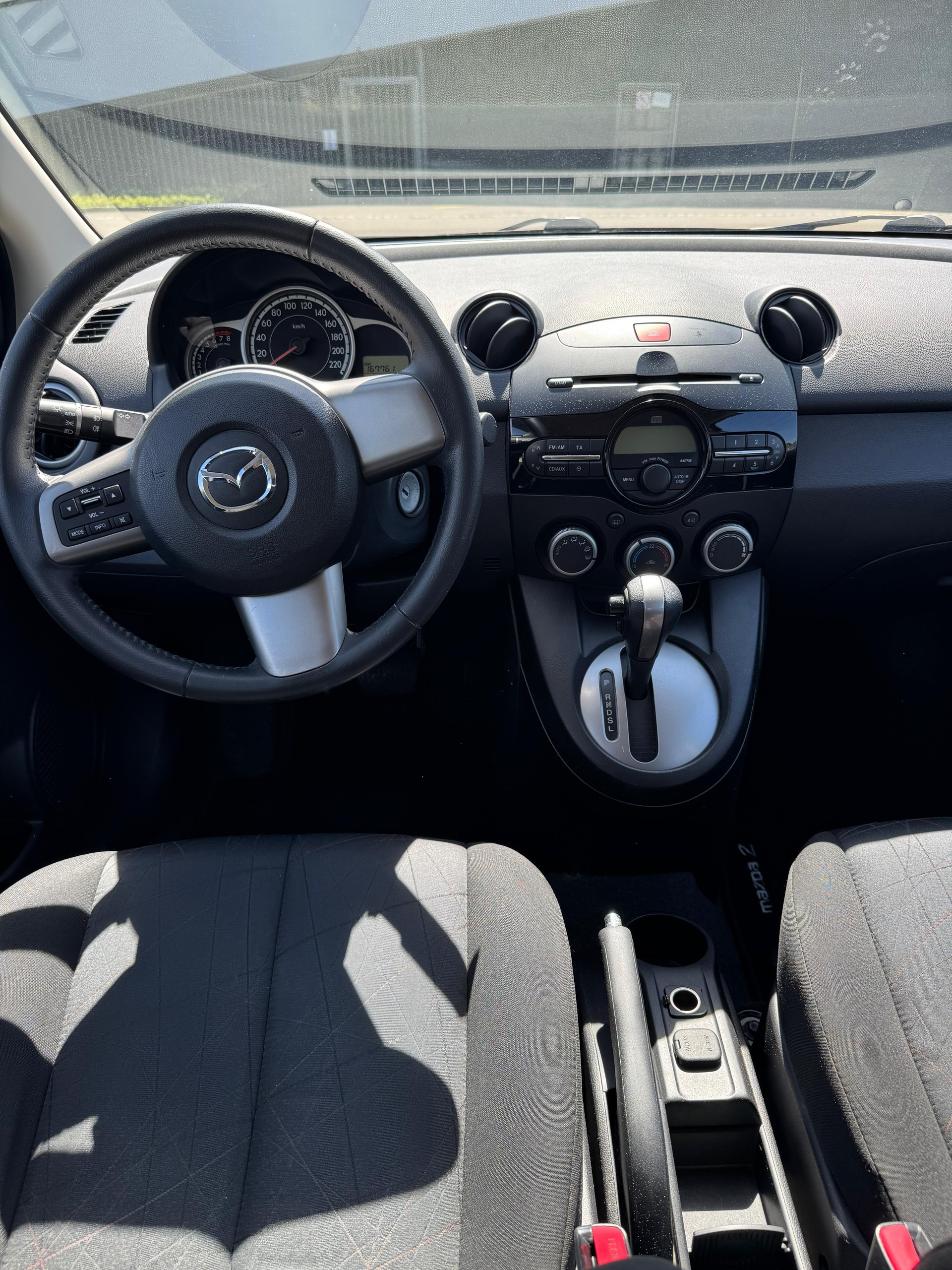 MAZDA 2 1.5i 16V Exclusive Automatic-image-4