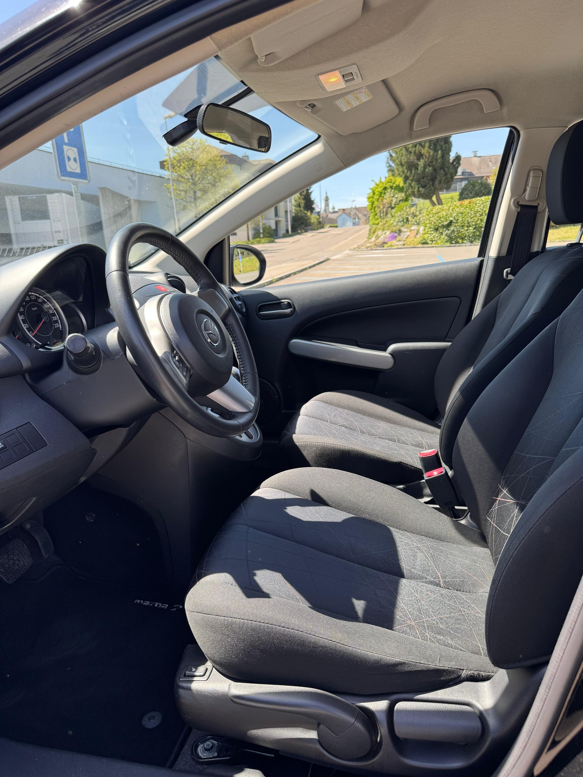 MAZDA 2 1.5i 16V Exclusive Automatic-image-6