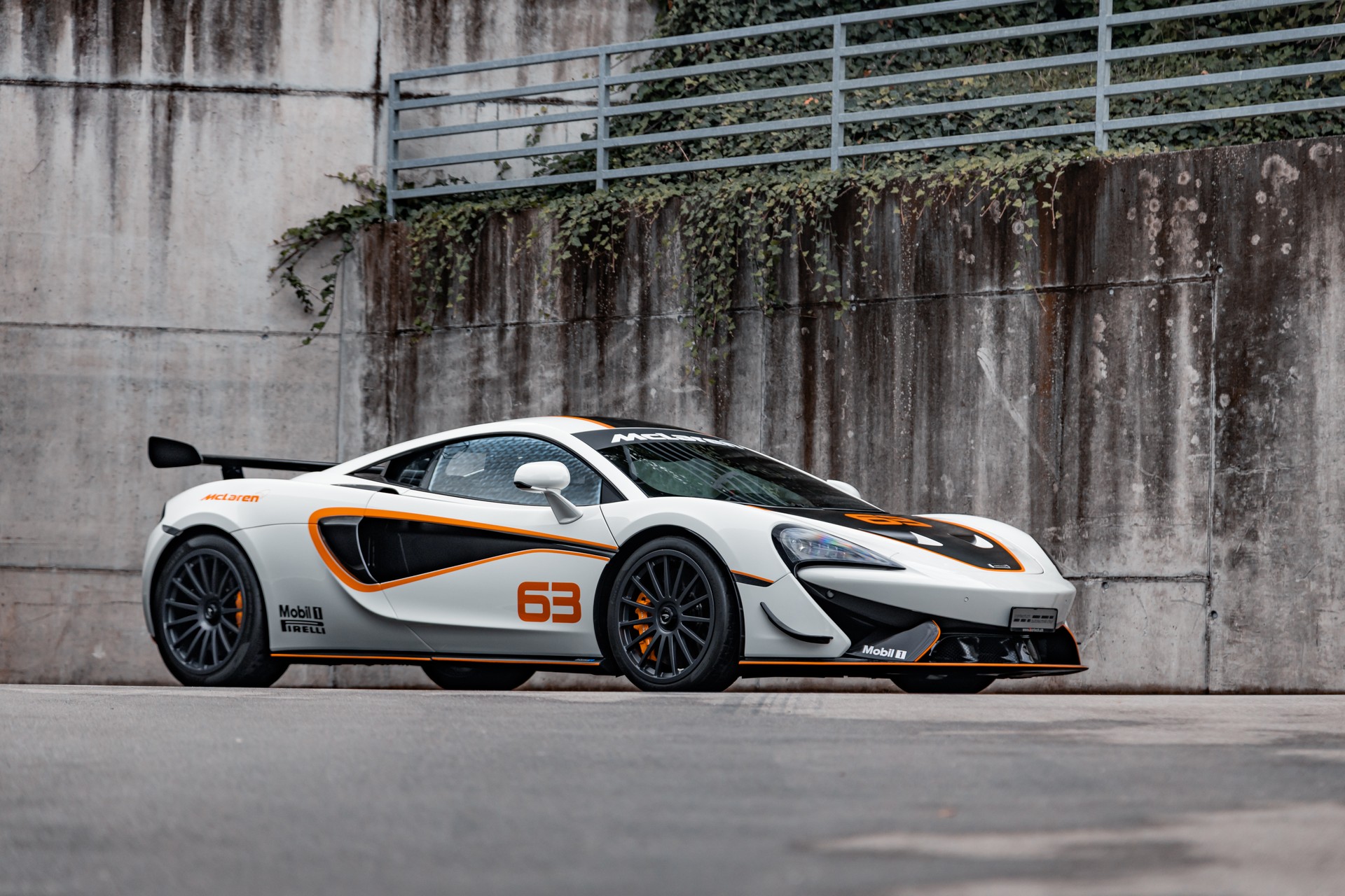 McLAREN 620R 1of225-showroom-element-2