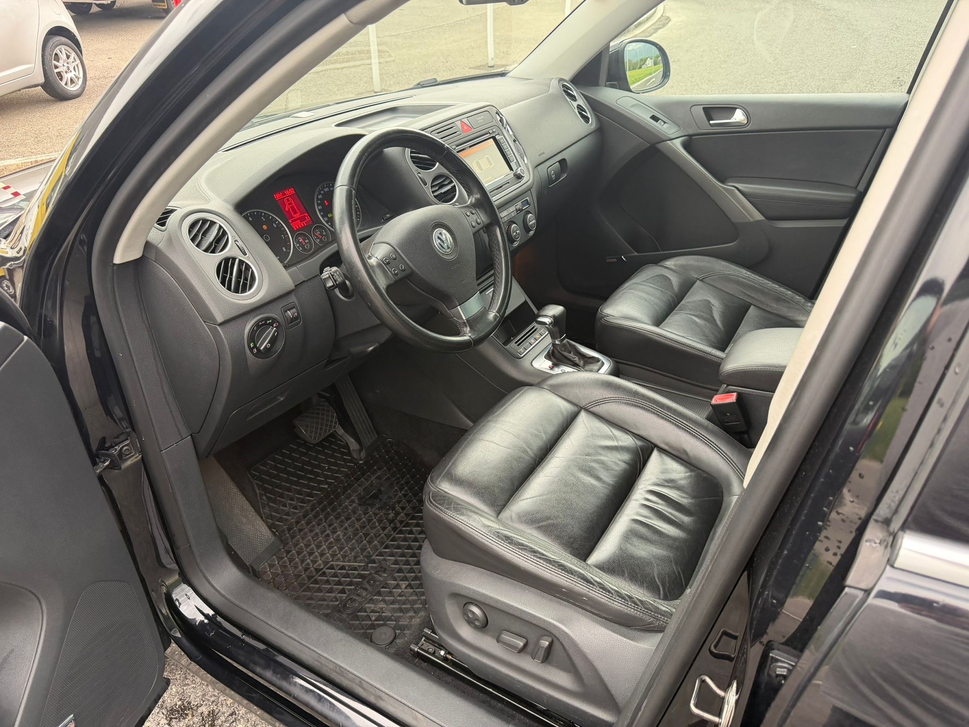 VW Tiguan 2.0 TSI Sport&Style Tiptronic-image-8