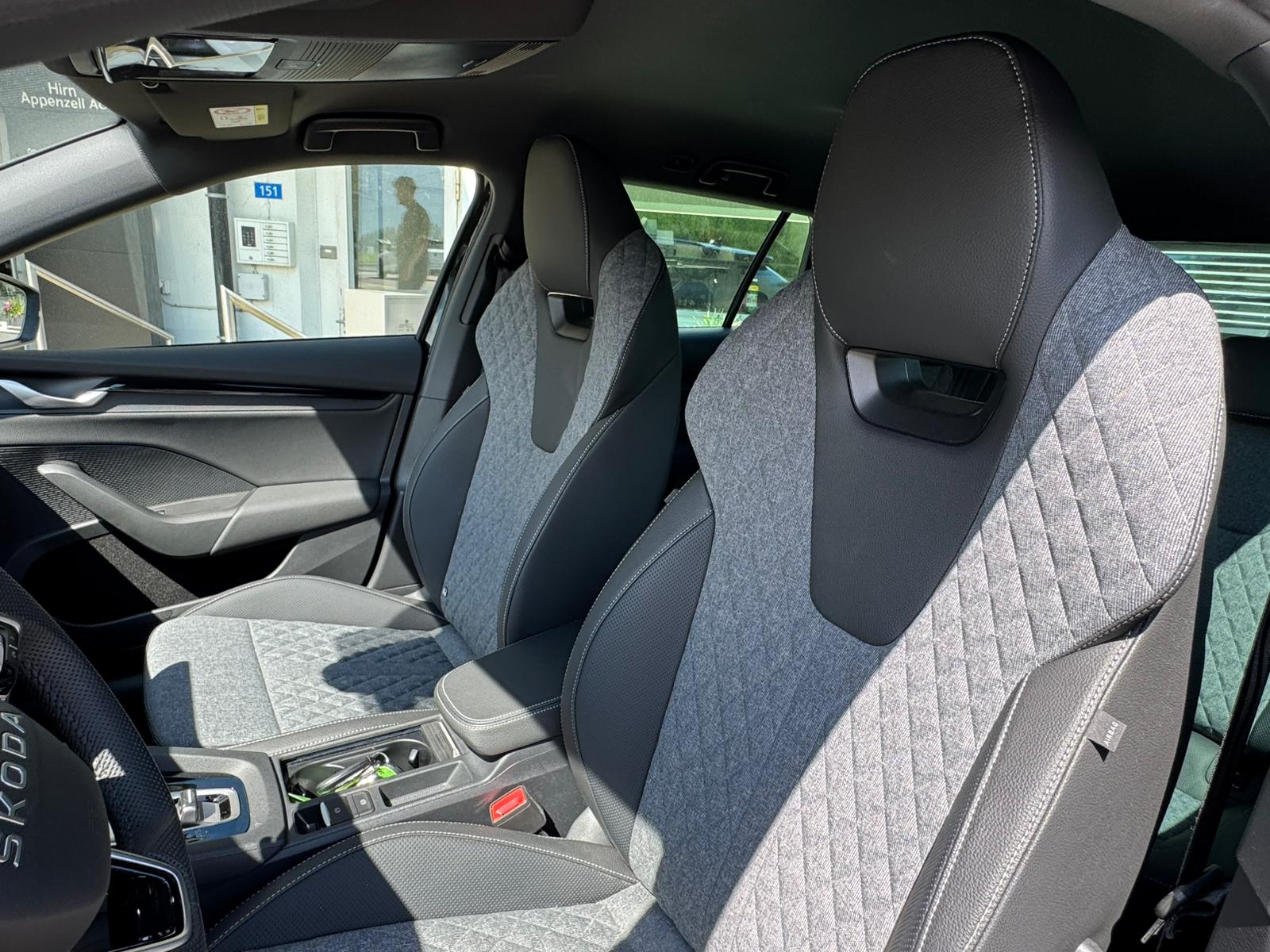 SKODA Octavia Combi 1.5 TSI SportLine DSG-image-5