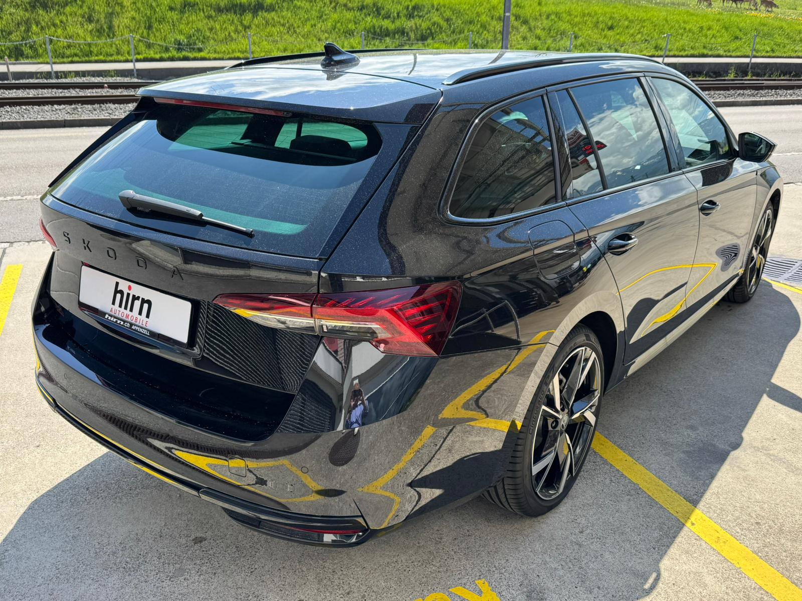 SKODA Octavia Combi 1.5 TSI SportLine DSG-image-2
