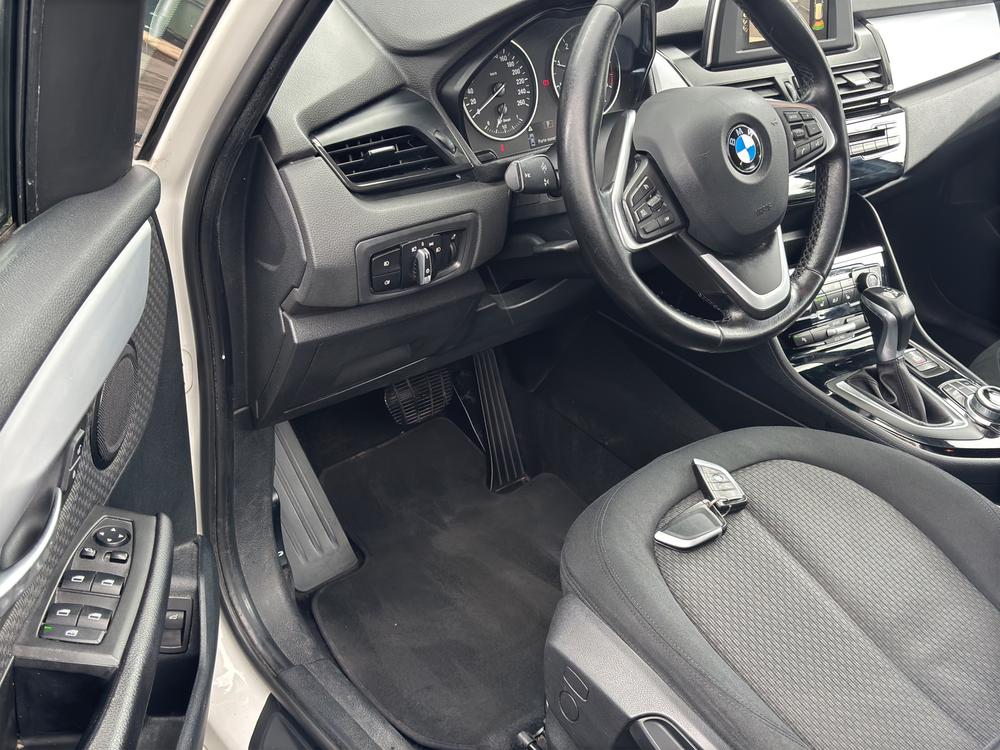 BMW 218d Gran Tourer-image-8