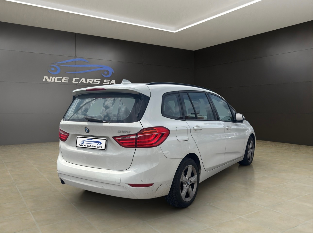 BMW 218d Gran Tourer-image-4