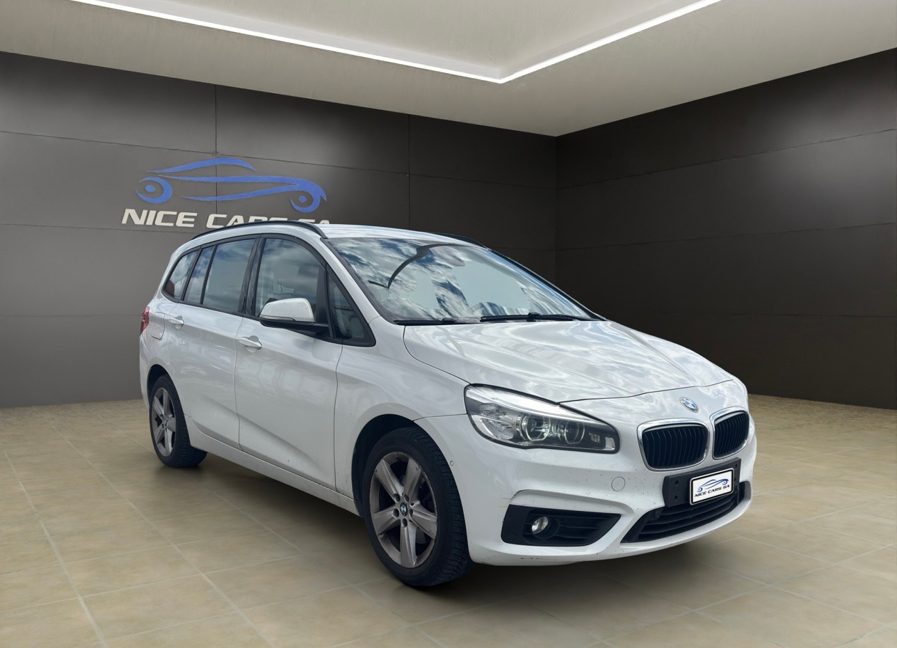 BMW 218d Gran Tourer-image-1