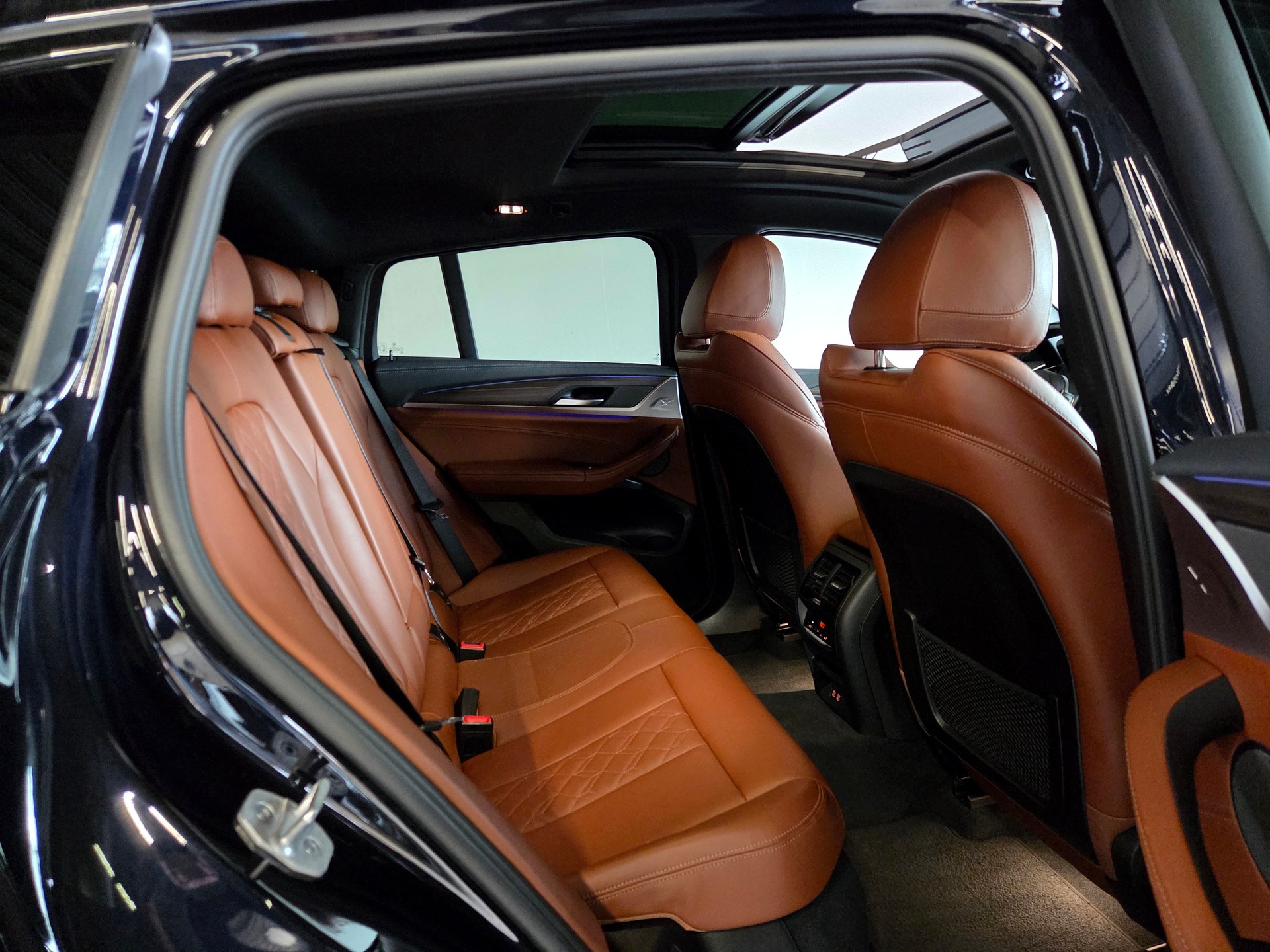 BMW X4 M40d-image-25