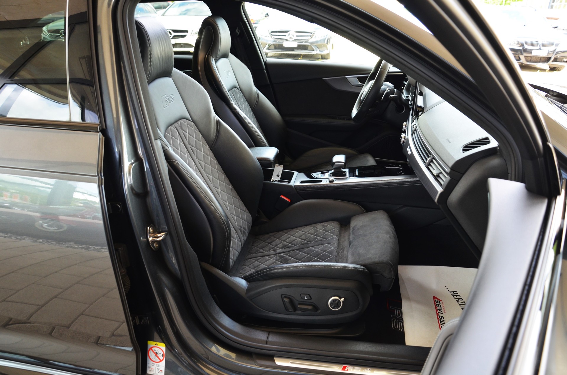 AUDI RS4 Avant quattro tiptronic*Frisch ab MFK,1 Jahr oder 20000km Garantie*-image-12