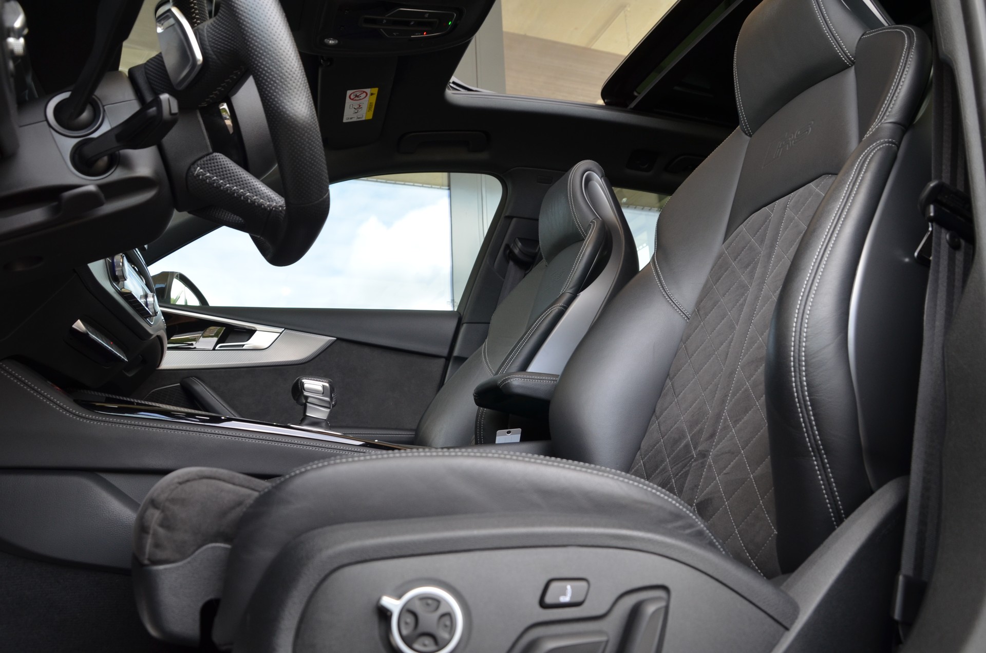 AUDI RS4 Avant quattro tiptronic*Frisch ab MFK,1 Jahr oder 20000km Garantie*-image-9