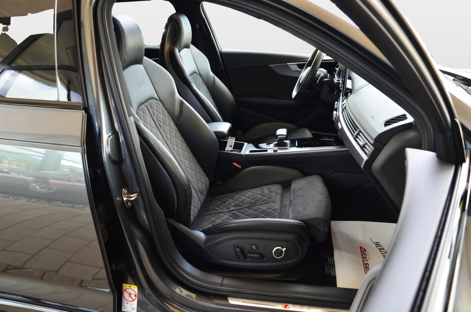 AUDI RS4 Avant quattro tiptronic*Frisch ab MFK,1 Jahr oder 20000km Garantie*-image-8
