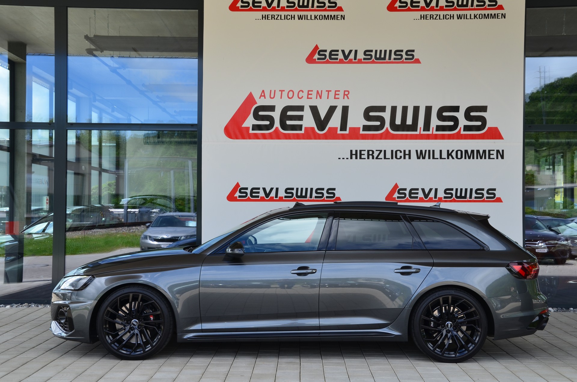 AUDI RS4 Avant quattro tiptronic*Frisch ab MFK,1 Jahr oder 20000km Garantie*-image-6