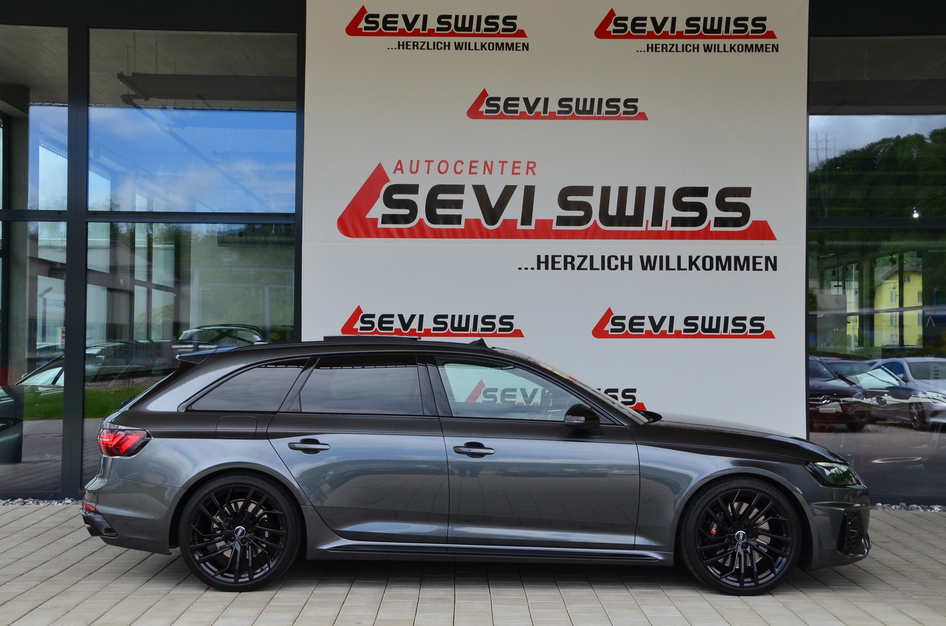 AUDI RS4 Avant quattro tiptronic*Frisch ab MFK,1 Jahr oder 20000km Garantie*-image-3