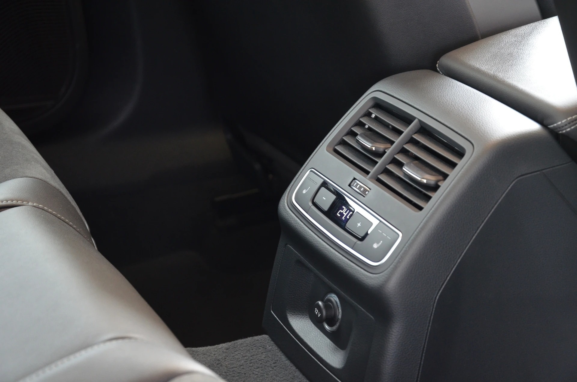 AUDI RS4 Avant quattro tiptronic*Frisch ab MFK,1 Jahr oder 20000km Garantie*-image-11