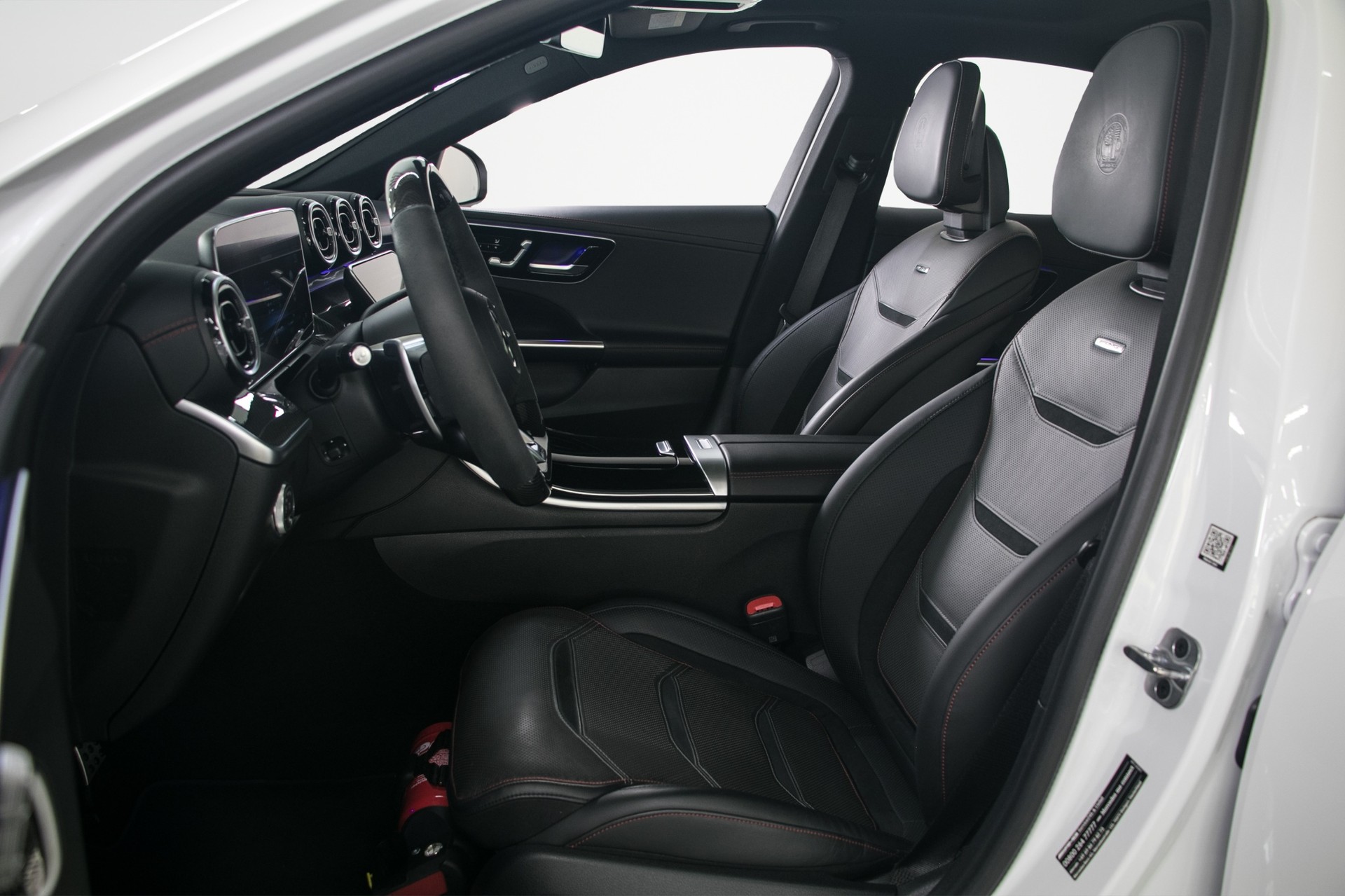 MERCEDES-BENZ C 63 S AMG E Performance 4 Matic-image-15