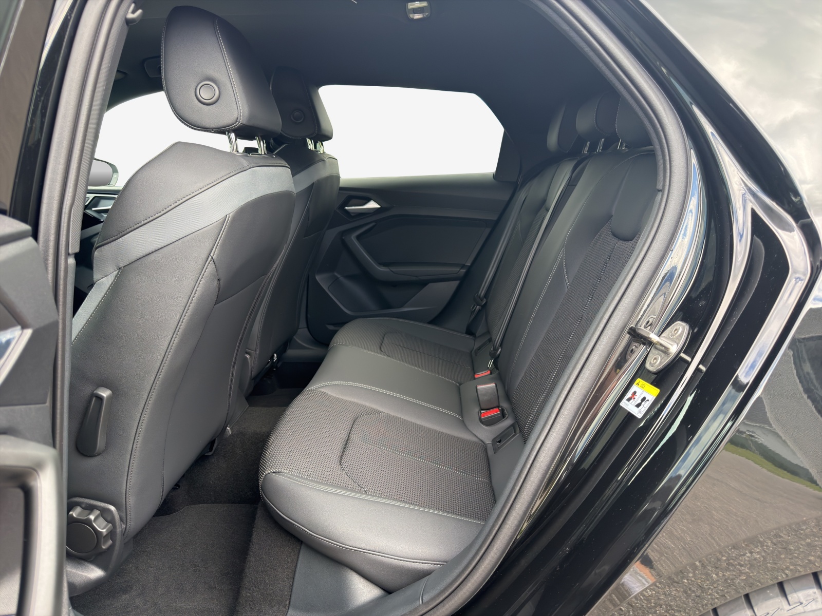 AUDI A1 Sportback 30 TFSI S Line Attraction S-tronic-image-11