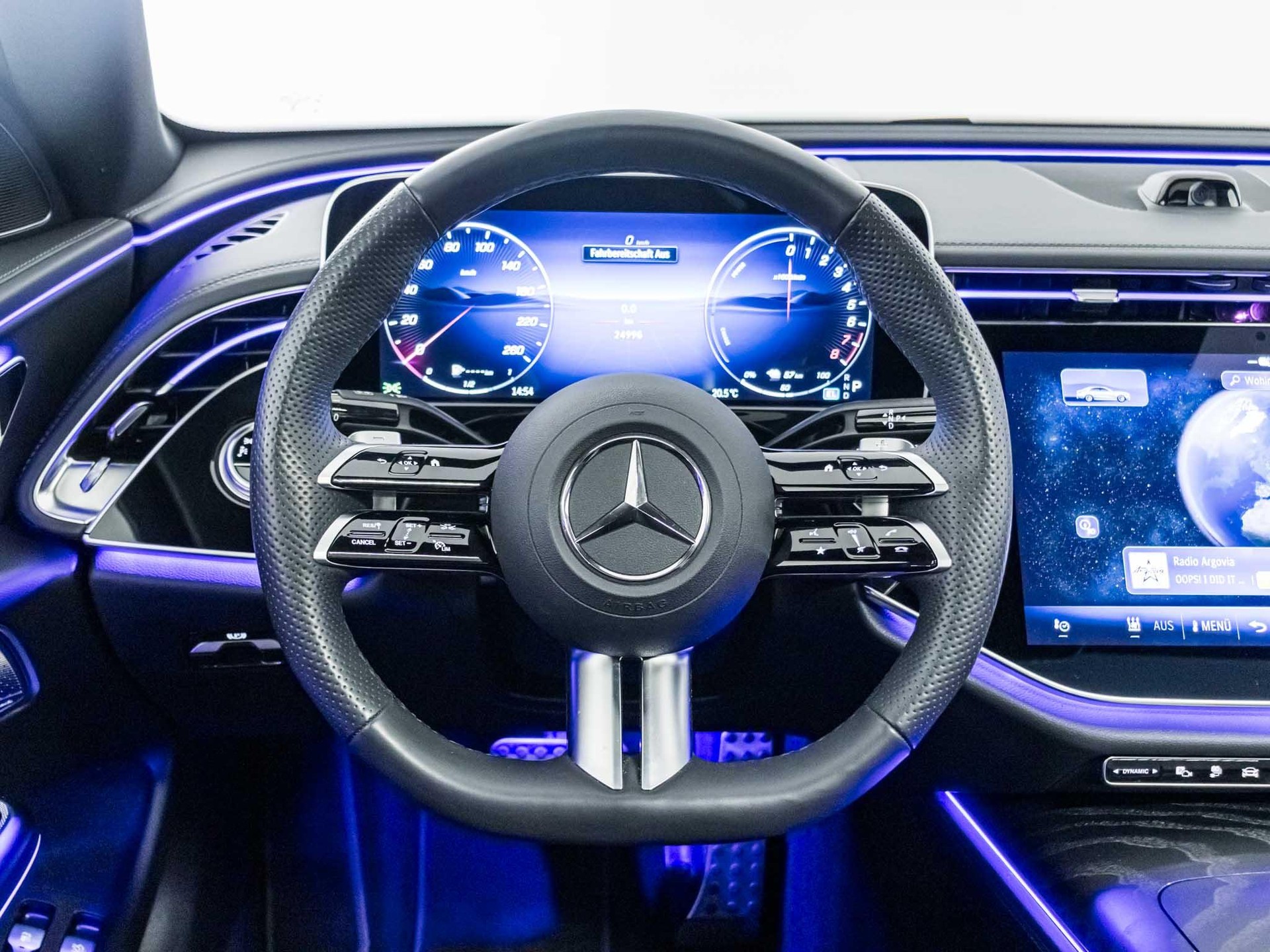 MERCEDES-BENZ E 300 e 4MATIC-image-10