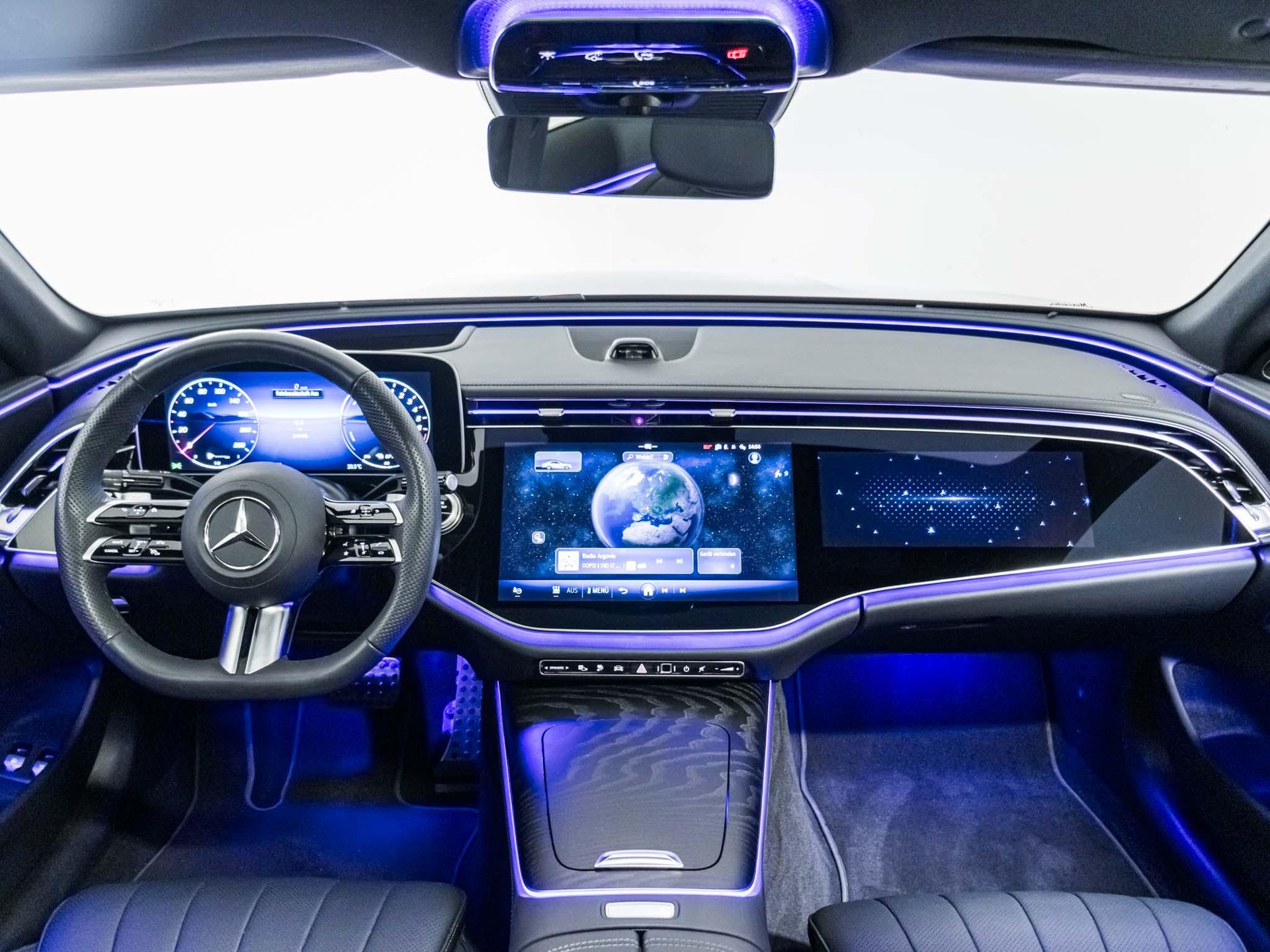 MERCEDES-BENZ E 300 e 4MATIC-image-11
