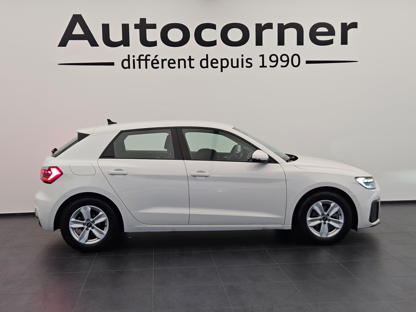 AUDI A1 Sportback 30 TFSI Attraction S-tronic-image-5