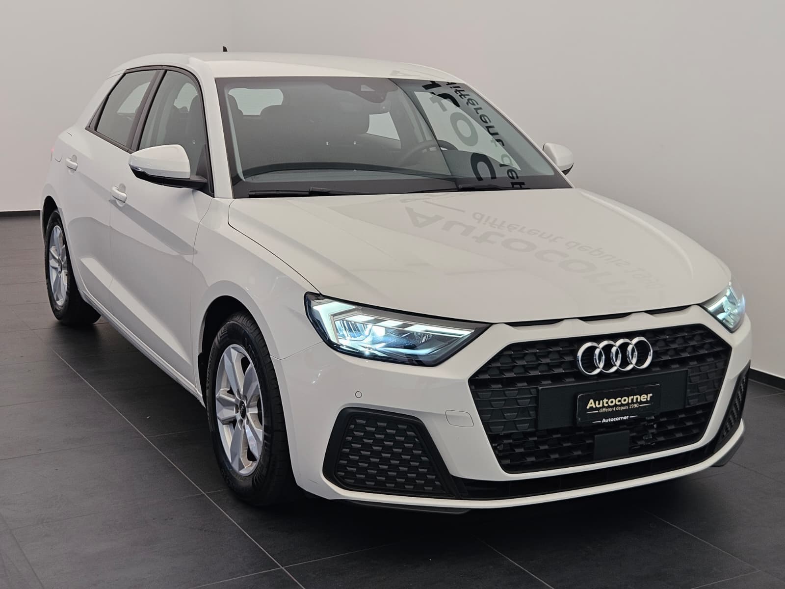 AUDI A1 Sportback 30 TFSI Attraction S-tronic-image-4