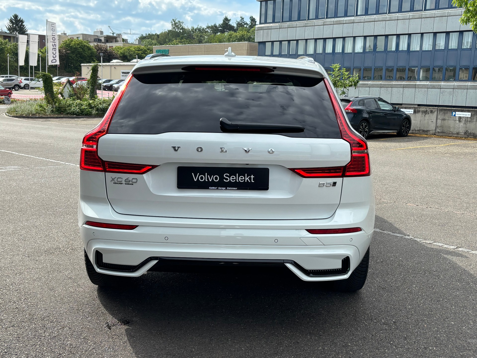 VOLVO XC60 2.0 B5 MH Plus Dark AWD-image-8