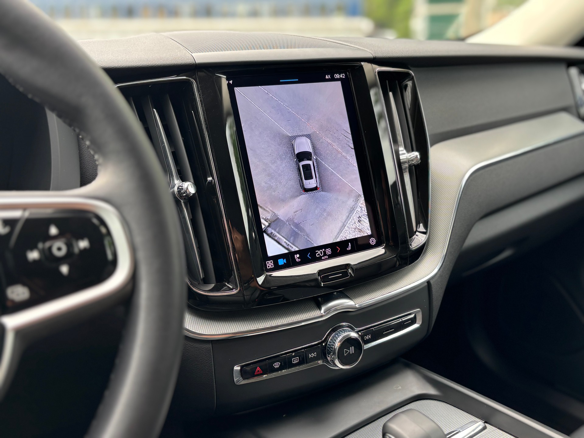VOLVO XC60 2.0 B5 MH Plus Dark AWD-image-14
